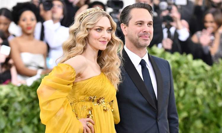 Amanda Seyfried and Thomas Sadoski